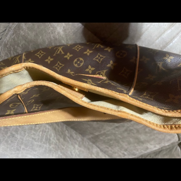 LOUIS VUITTON GALLIERA - Picture 10 of 13